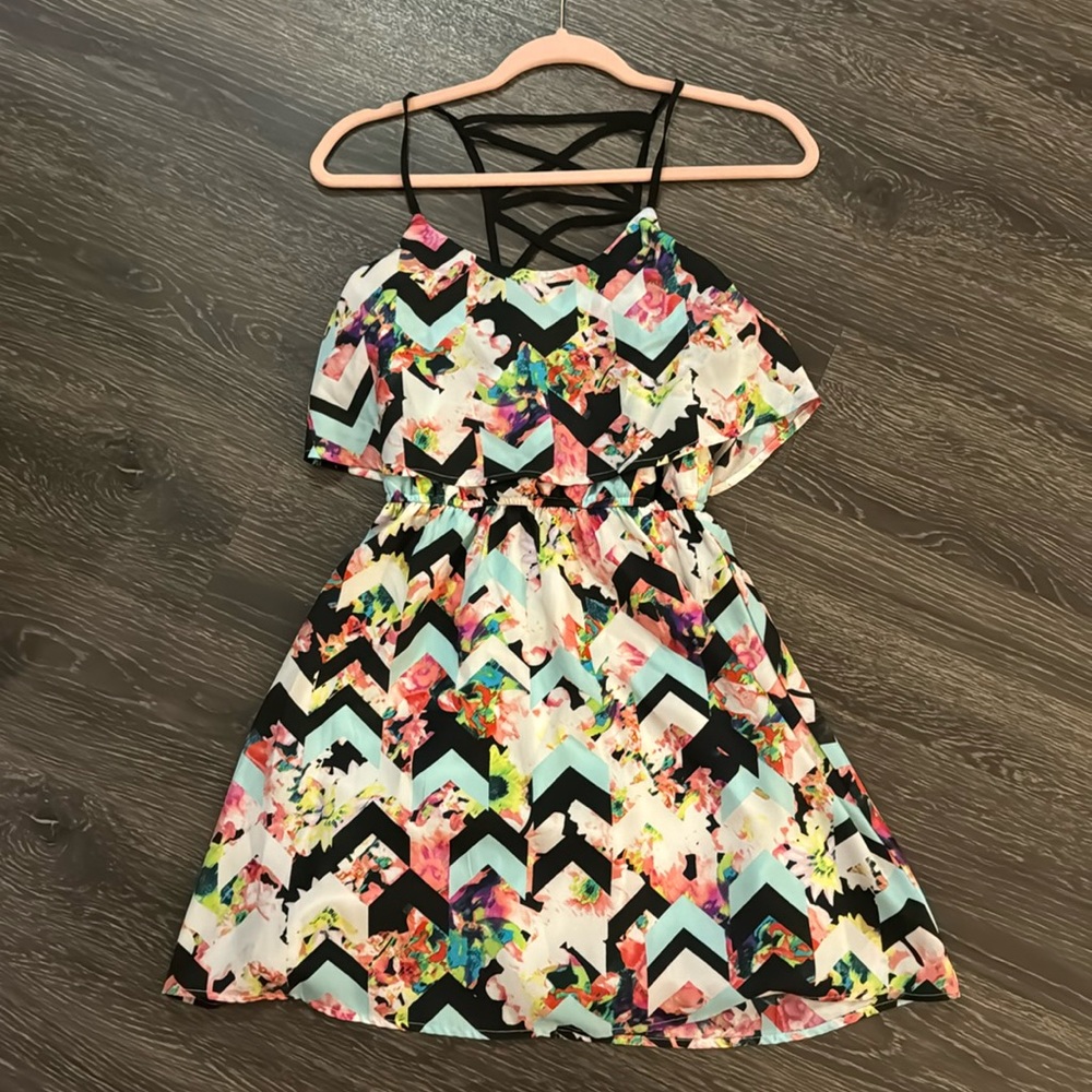 Trixx chevron floral dress - size small